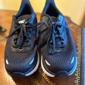EUC Women’s Hoka Clifton 8